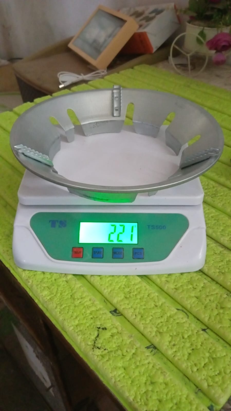 Gas Stove Burner Cover / Stand (221 Gm / 1 Pc) Your Brand