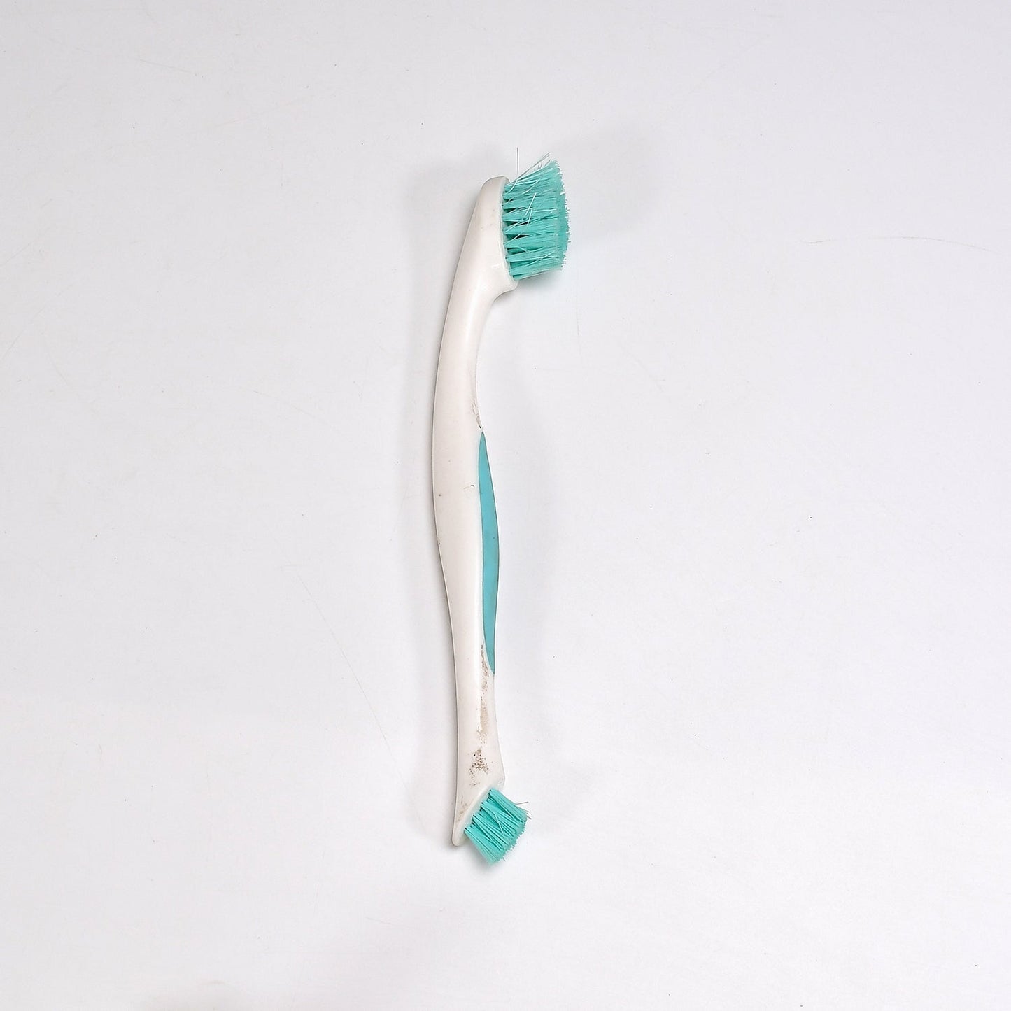 Multipurpose 2 side brush for home and kitchen use. Your Brand