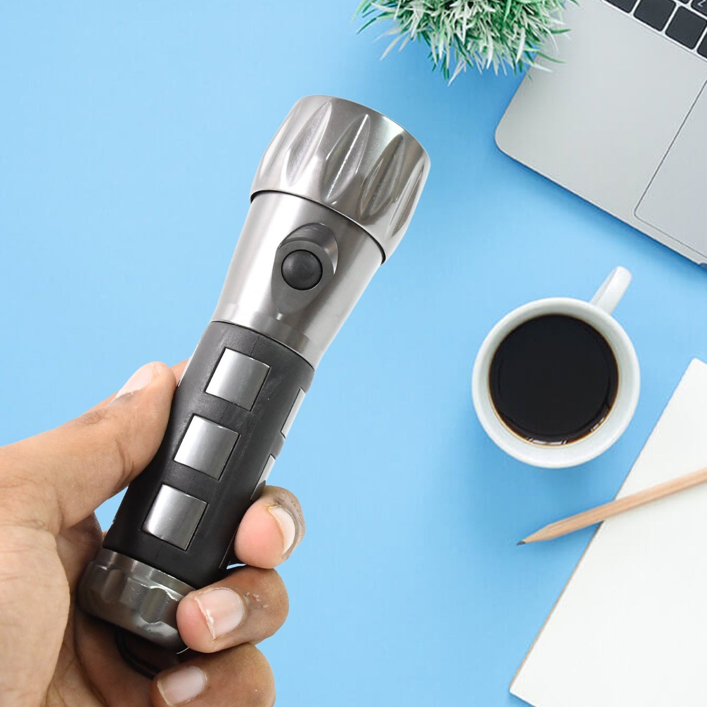 Aluminium Led/Xenon rubber grip Handtourch (3*1.5V AAA batteries / Not Included) Your Brand