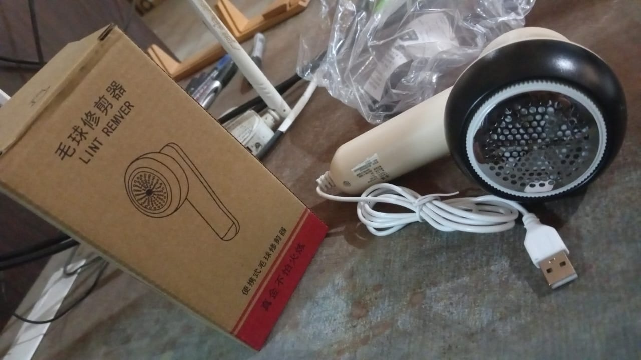 Portable Lint Remover with USB Power Cable (1 Pc) Your Brand