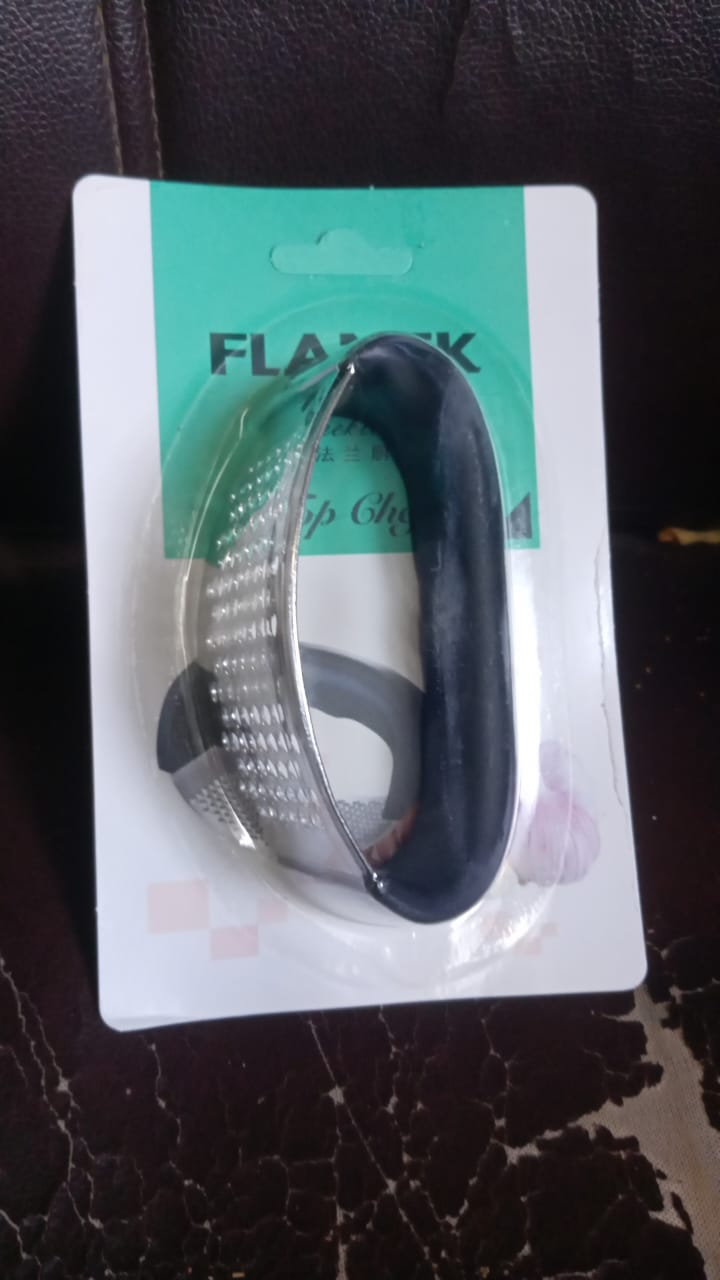 Manual Portable Garlic Crusher (1 Pc) Your Brand