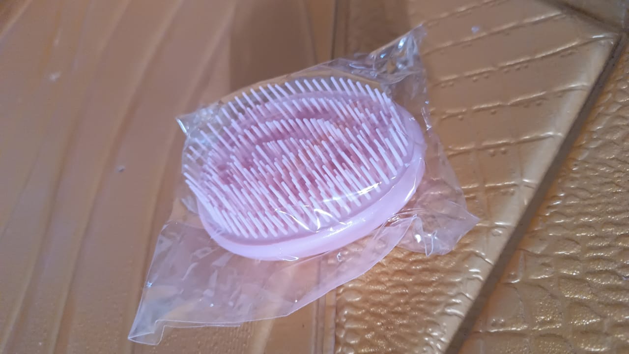 Plastic Hair Washing Combs Hair Massager Shower Brush (1 Pc) Your Brand