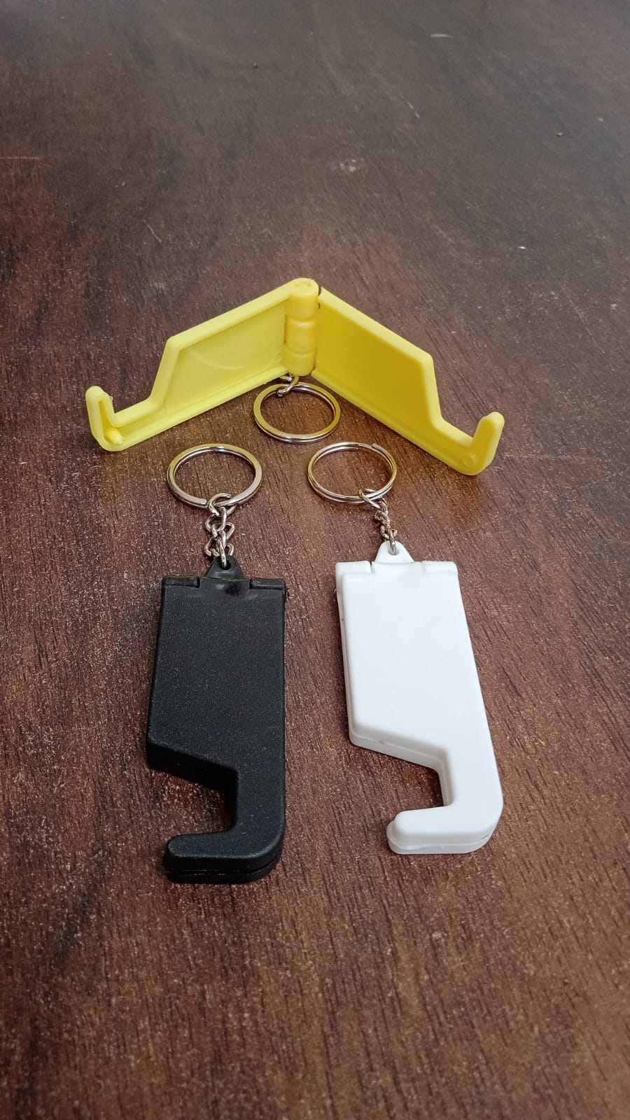 2 in 1 Plastic Keychain with Mobile Stand / Phone Holder (1 Pc / Multicolor) Your Brand