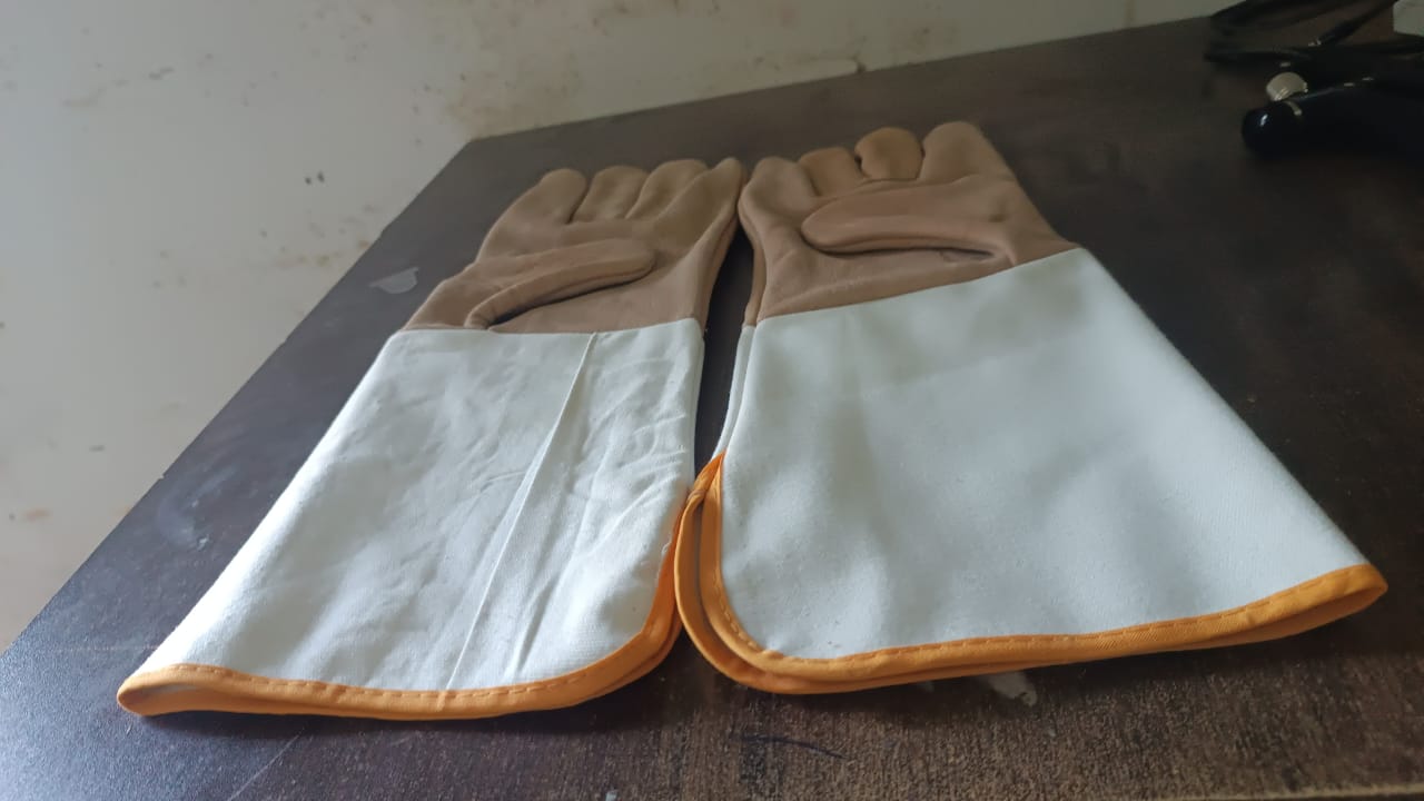 Garden Gloves for Gardening Work (1 Pair / B Grade / Big) Your Brand