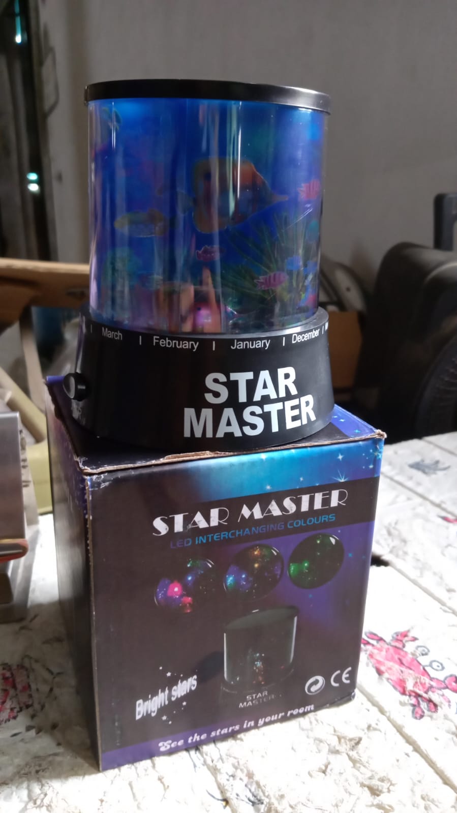 LED Projector Night Light Amazing Lamp, 3 Battery operated lamps, Rotation With the music Function, Master for Kids Bedroom Home Decoration Night Romantic Gift (Battery Not Included / 1 pc) Your Brand