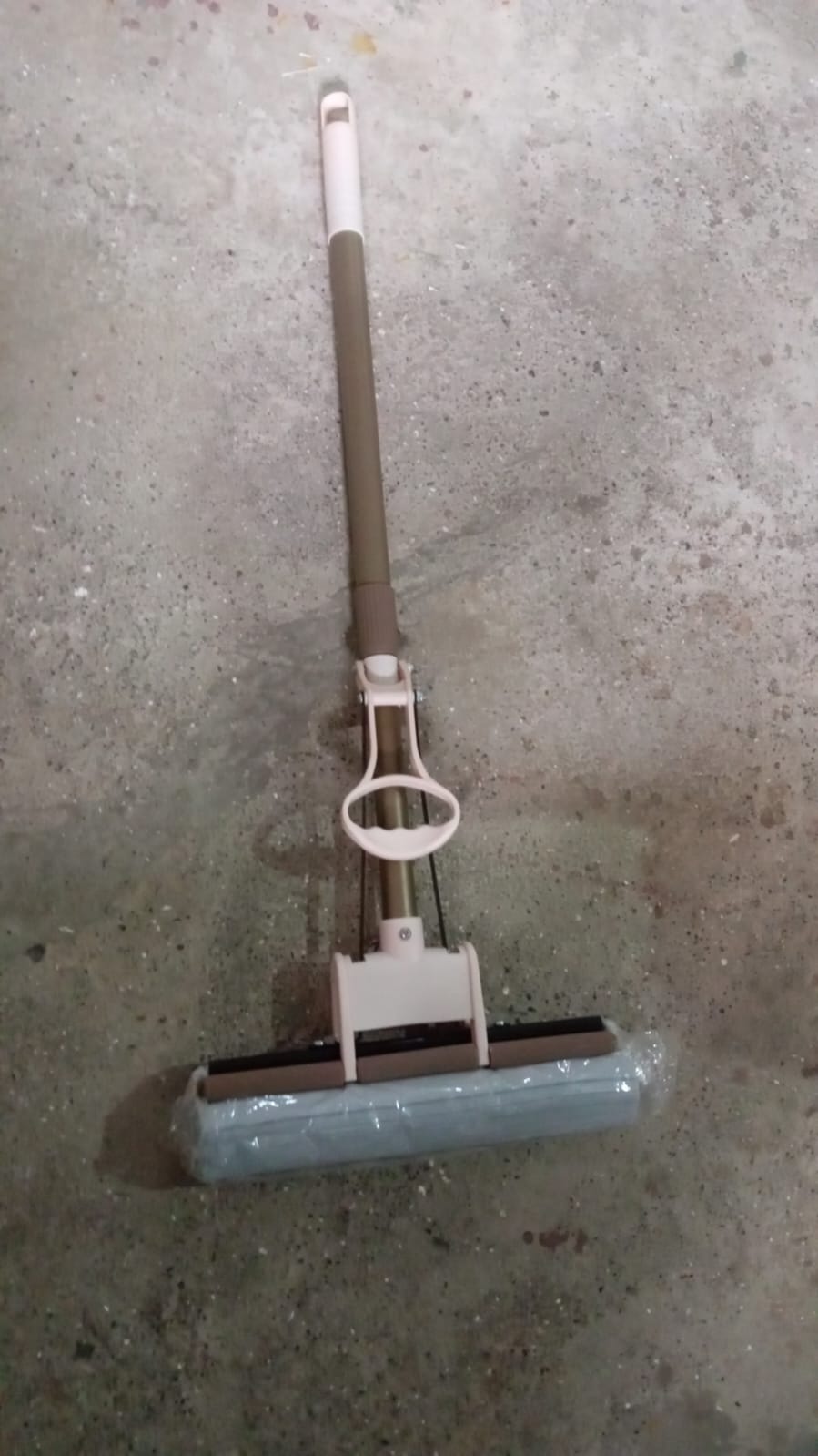 Sponge Mop Super absorbent Sponge-head-self-cleaning miracle-mop Your Brand