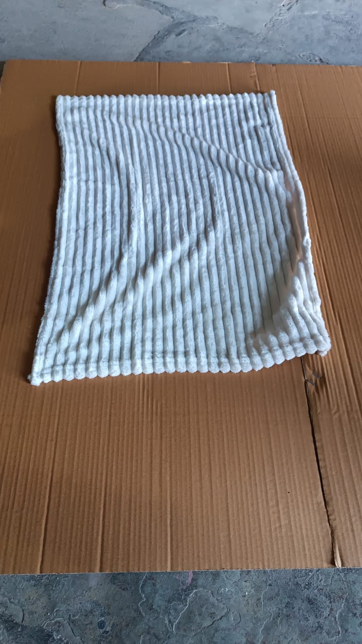 Pet Soft Cat Dog Blanket / Towel Soft Warm Sleep Mat (70×50 Cm / 1 Pc / Mix Color & Design) Your Brand