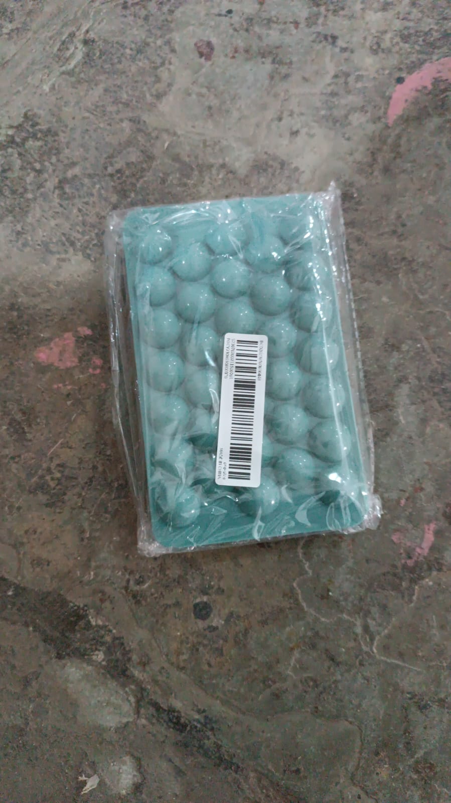 Plastic Round Reusable Ice Cube Ice Ball Mold / Lollipop Candy Maker 33 Moulds (16.5×10 Cm / 1 Pc) Your Brand