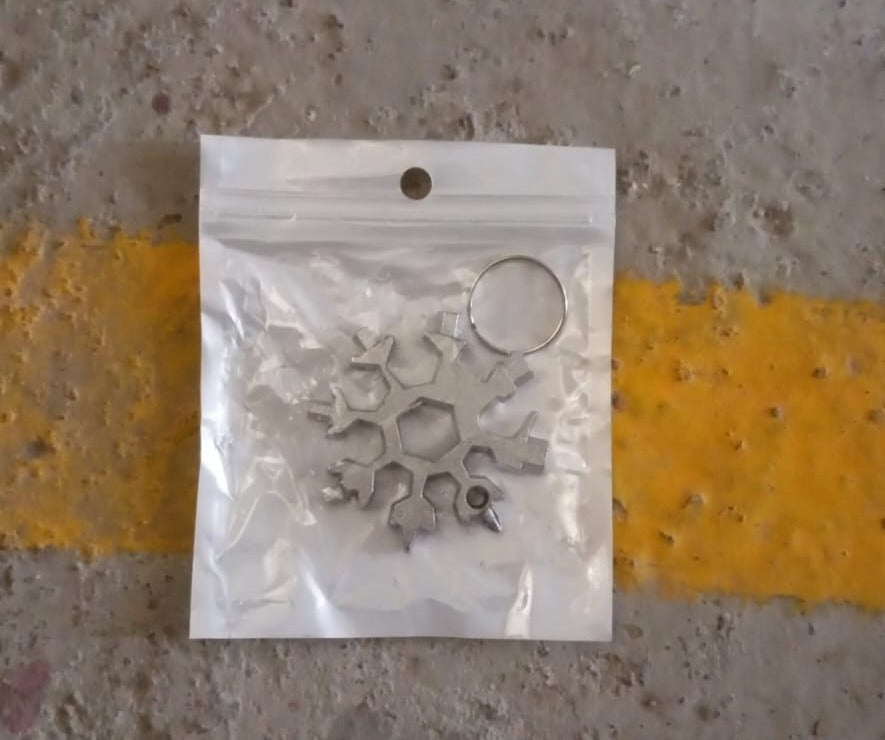 Durable & Portable 18 in 1 Snowflake Multi-Tool, Snowflake Bottle Opener Flat Phillips Screwdriver Kit Wrench Your Brand