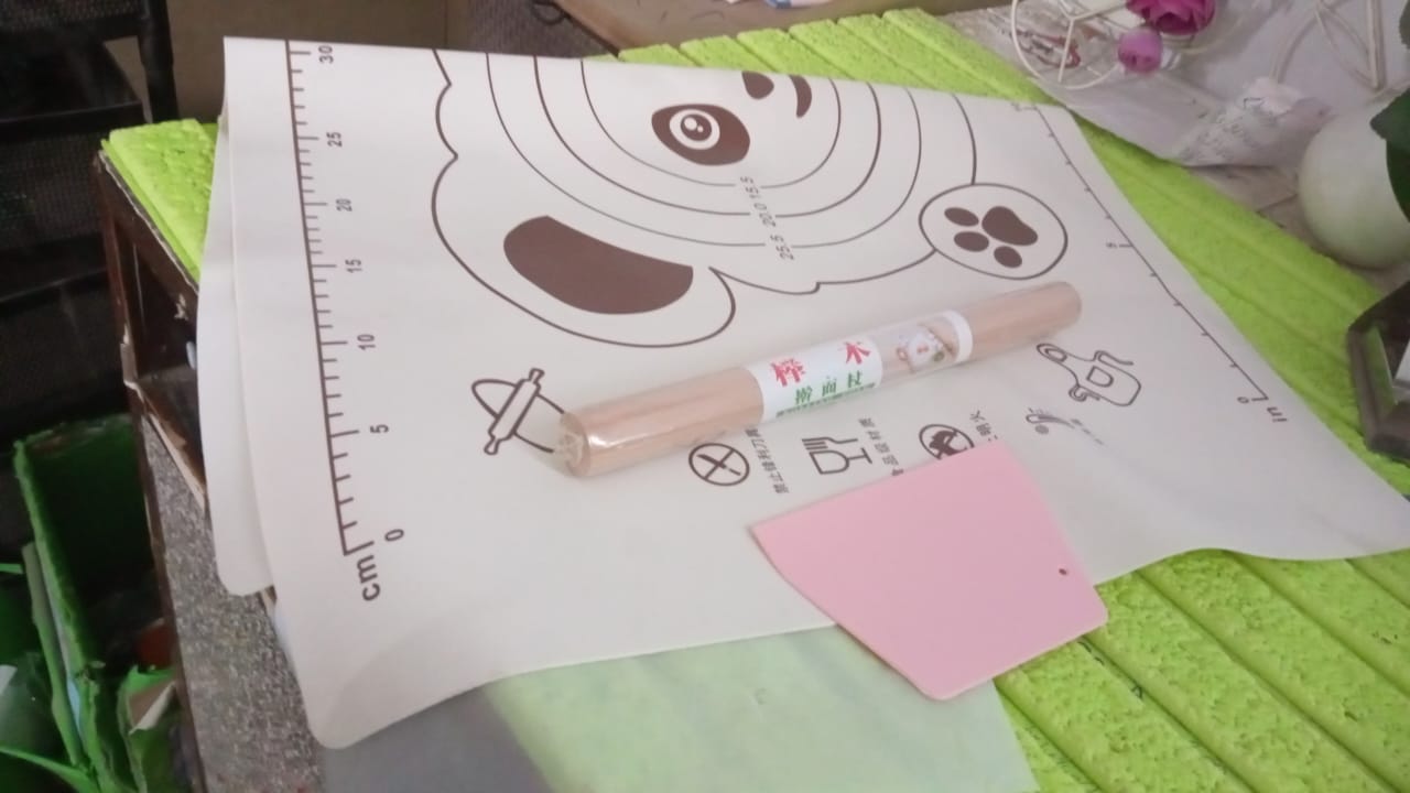 3 In 1 Silicone Baking Mat With Wooden Belan & Cake Scraper (3 Pcs Set / 50×70 CM) Your Brand