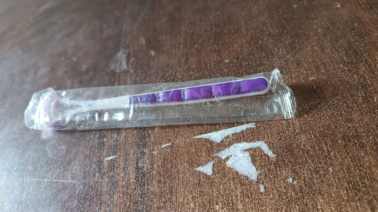 Tongue Cleaner and Scraper (1 Pc / Mix Color) Your Brand