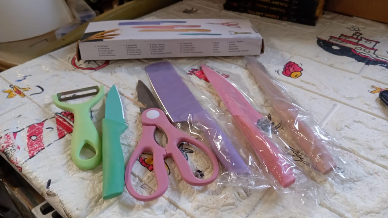 Corrugated 6 Pc Kitchen Knife Set – Professional Knives with Storage Box