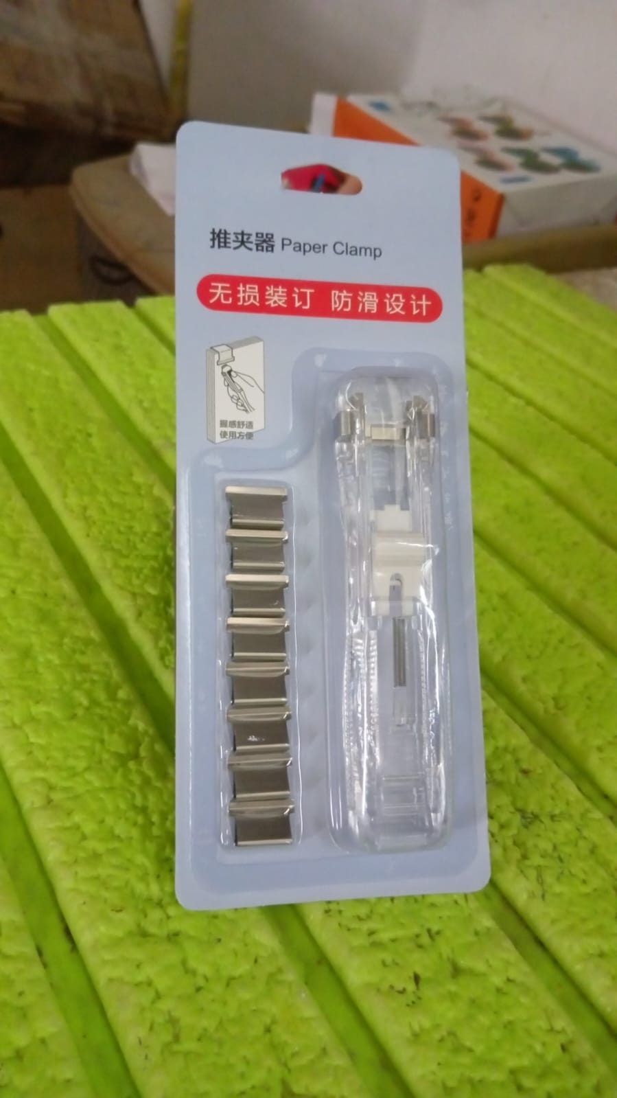 Portable Paper Clamp With 8 Pcs Clip Dispenser Handheld Paper Fast Clam (1 Set) Your Brand