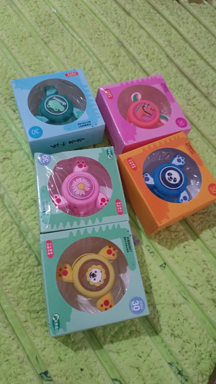 LED Light & Spinning Slap Kids Cartoon Bracelet Wrist Band (1 Pc / Mix Design) Your Brand