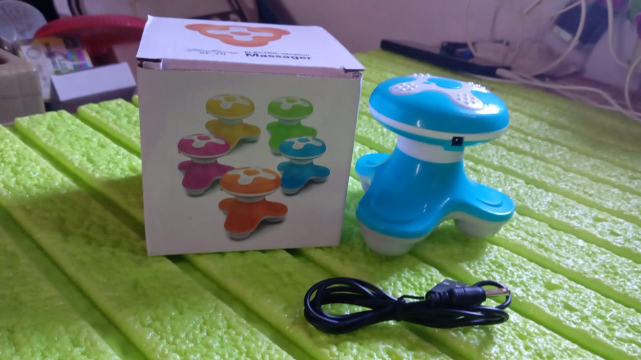 Multifunctional Mini Massager, Triangle Electric USB Massager, Automatic Switch, Relieve Fatigue, As a Gift (1 Pc / Battery Not Included) Your Brand
