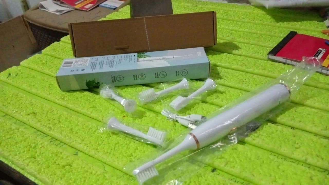 Adult Waterproof Electric Toothbrush with Extra 4 Toothbrush Head (1 Pc / USB Charging Operated / Mix Colour) Your Brand