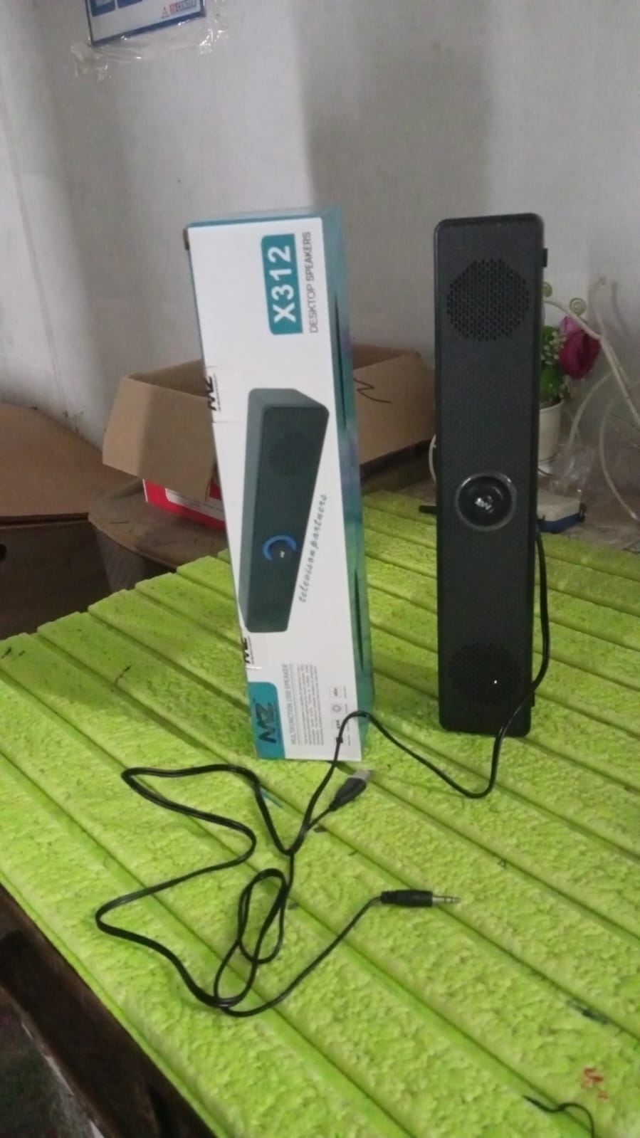 Desktop, Computer Speaker, Wired Plug and Play USB Powered Speaker (1 Pc) Your Brand