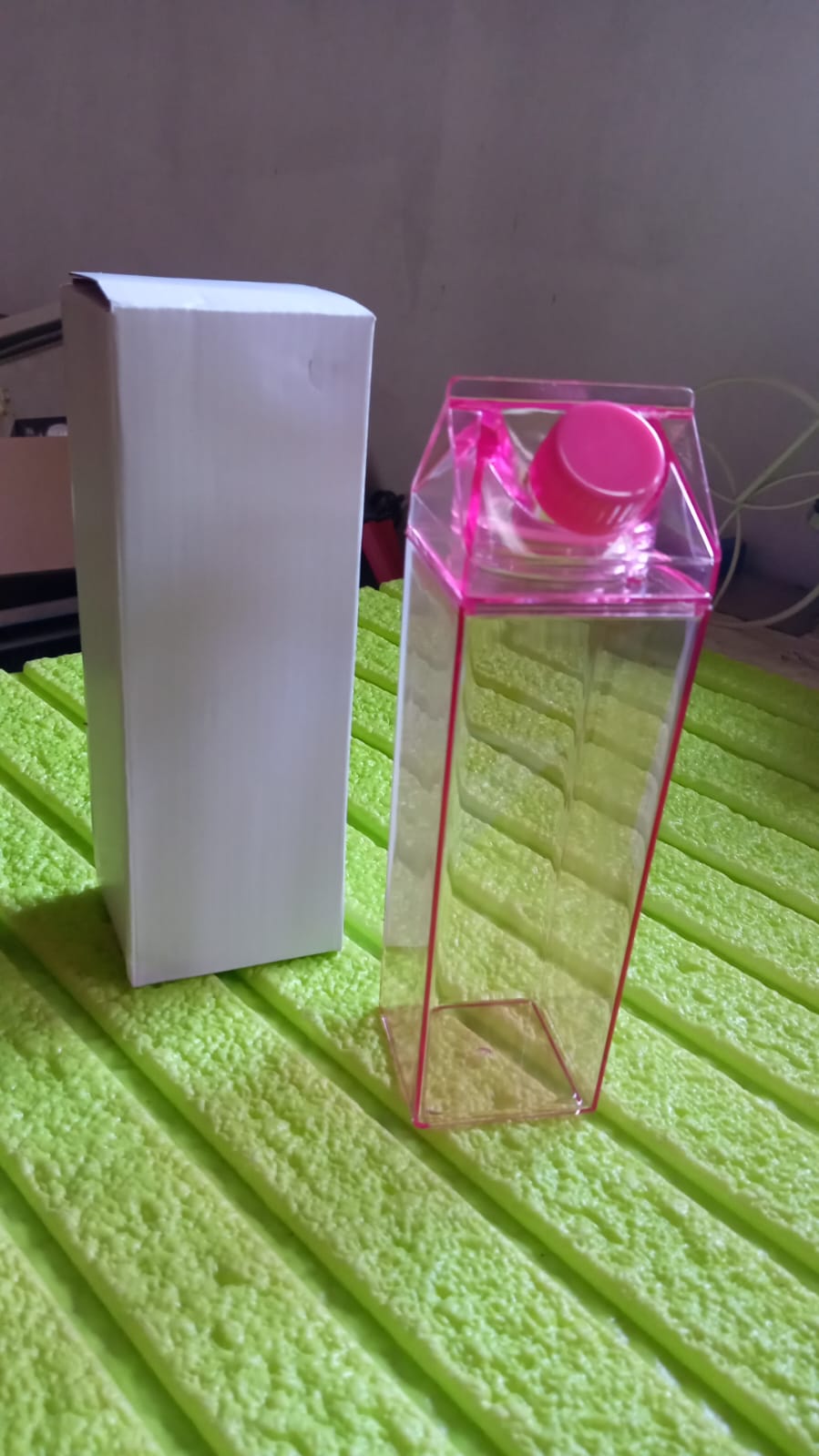 Plastic Milk Carton Colorful Clear Water Bottle, 17 Oz Portable Milk Box Leakproof Square Juice Bottle for Outdoor Sports Travel Camping Your Brand