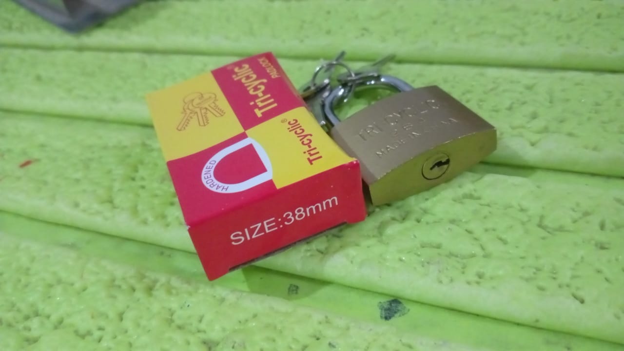 Multipurpose Solid 3 Keys door lock 38 mm / 1 Pc) Your Brand