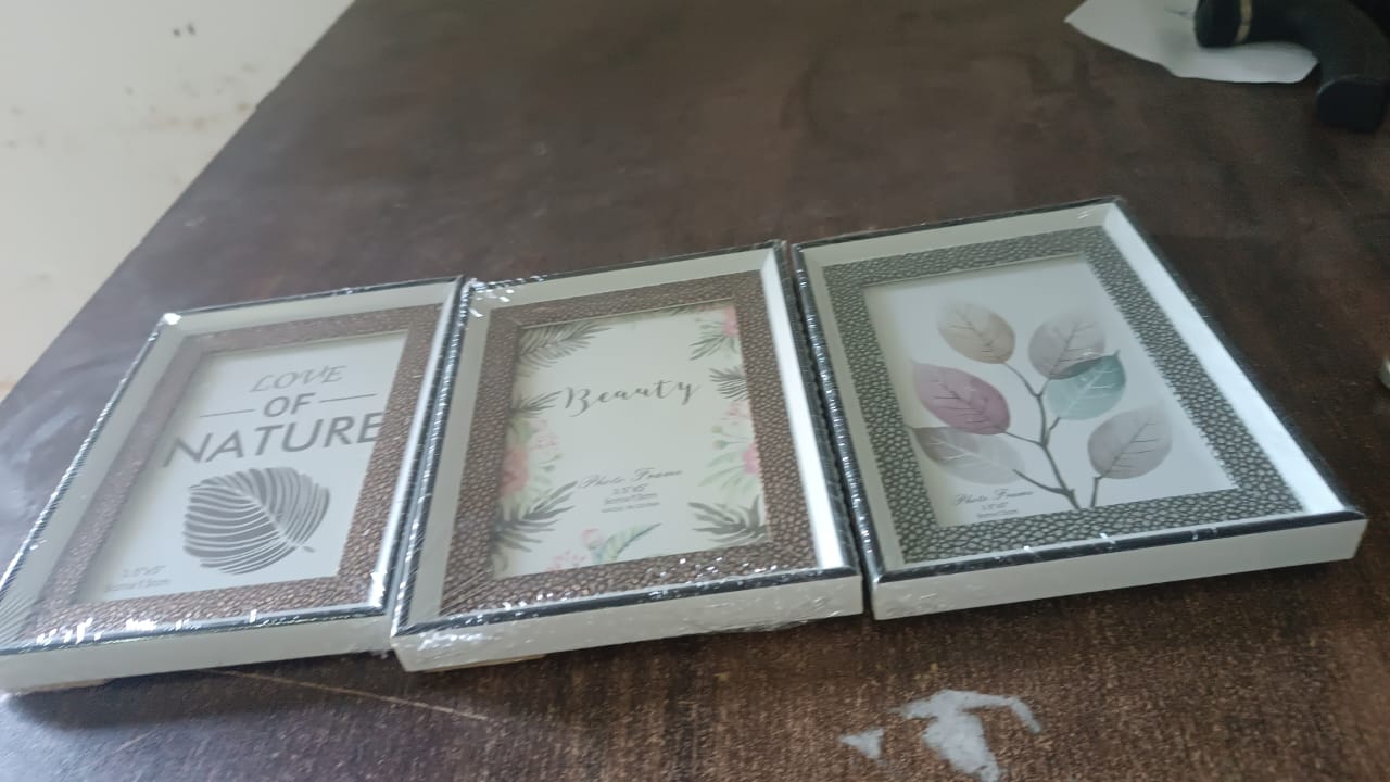 Modern Plastic Picture Frame Photo Holder (1 Pc / Mix Color & Design / 15×12 Cm) Your Brand