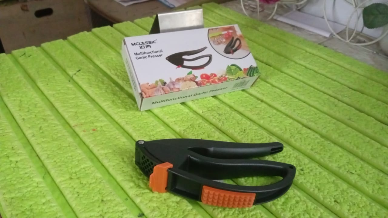 Multifunctional Garlic Press, Garlic Mincing & Crushing Tool (1 Pc) Your Brand