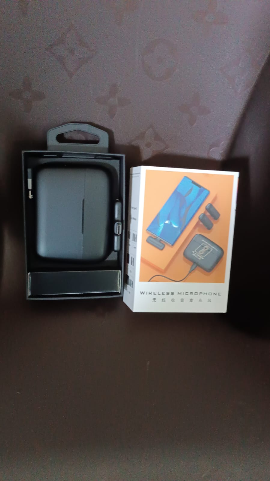 Wireless Microphones, Collar Mic for All Smart Phone / Type-C (1 Set) Your Brand