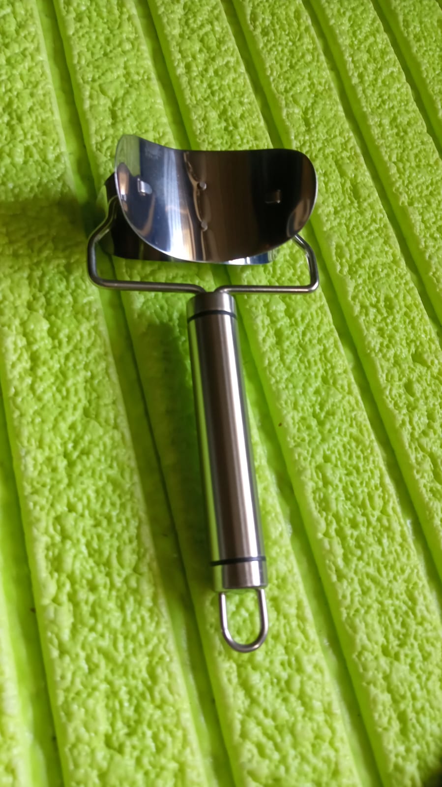 Multifunctional Easy and Fast Stainless Steel Puri cutter roller Machine with Handle for Home Baking Tools for Women, Dough Circle Roller Cutter for Kitchen (1 pc) Your Brand