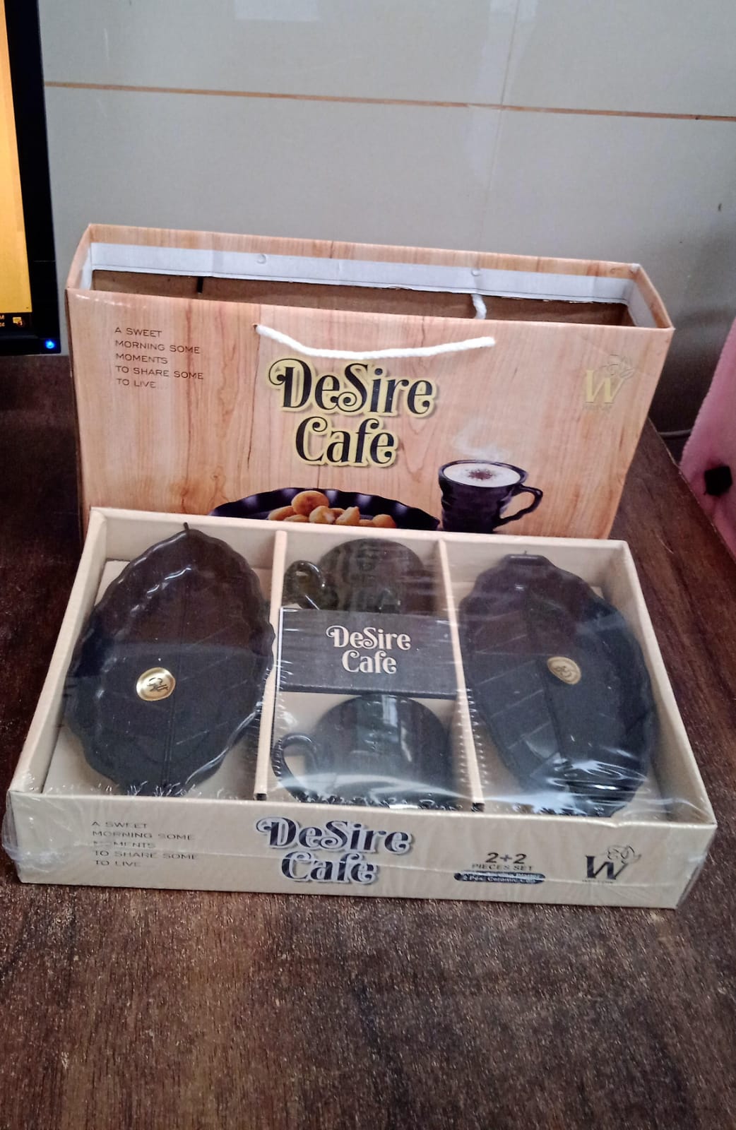 Ertiga Round Ceramic Bowl With Plastic leaf shape Serving platter Portable, Lightweight Breakfast, Serving Bowl | Highly Durable Material | Ideal for Rice, Pasta, Desserts Home & Kitchen Serving Bowl & platter (4 Pcs set) Your Brand