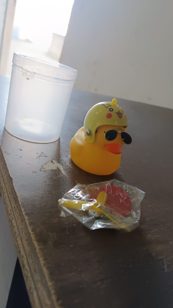 Beautiful Duck Car Ornaments Duck Bicycle Bell with Propeller Helmet (1 Pc / Mix Design) Your Brand