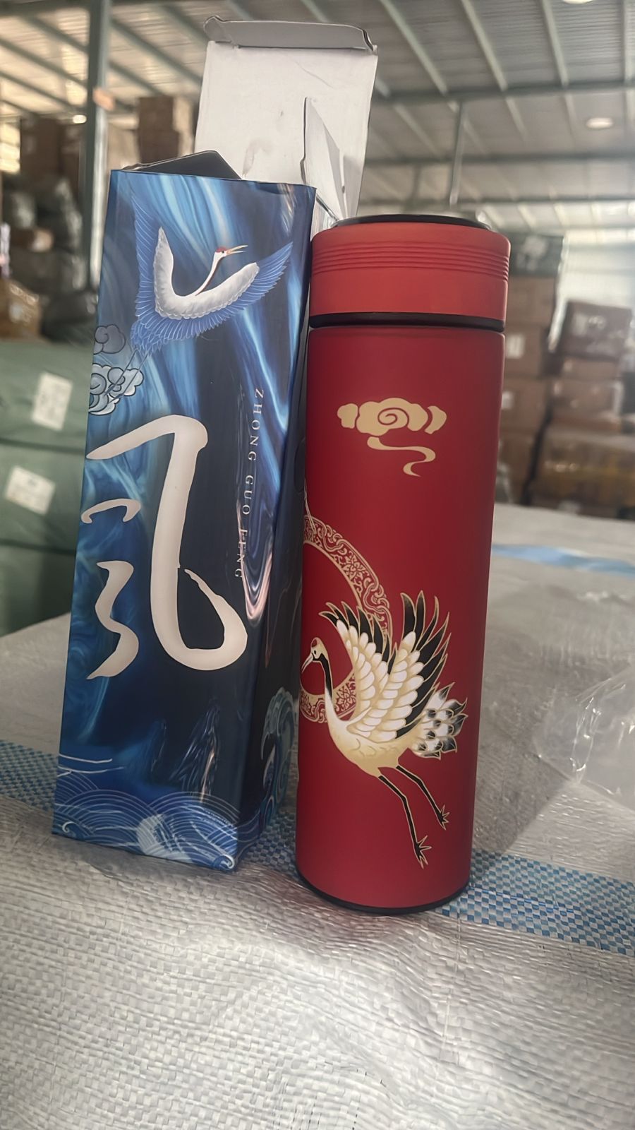 Printed Smart Vacuum Insulated Water Bottle with LED Temperature Display (1 Pc / 500 ML Approx / Multicolor) Your Brand