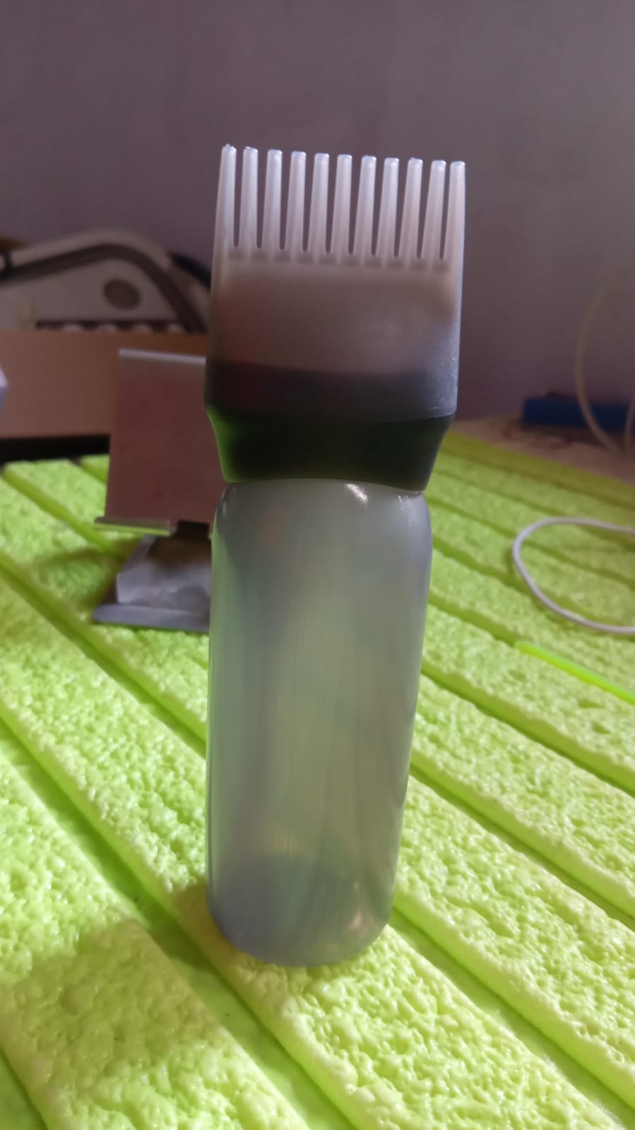 Comb Applicator Bottle, Hair Oil Applicator Bottle for Hair Dye Bottle Applicator Brush with Graduated Scale, Professional Brush Applicator Comb Hairdressing Coloring Styling Tool (1 Pc) Your Brand