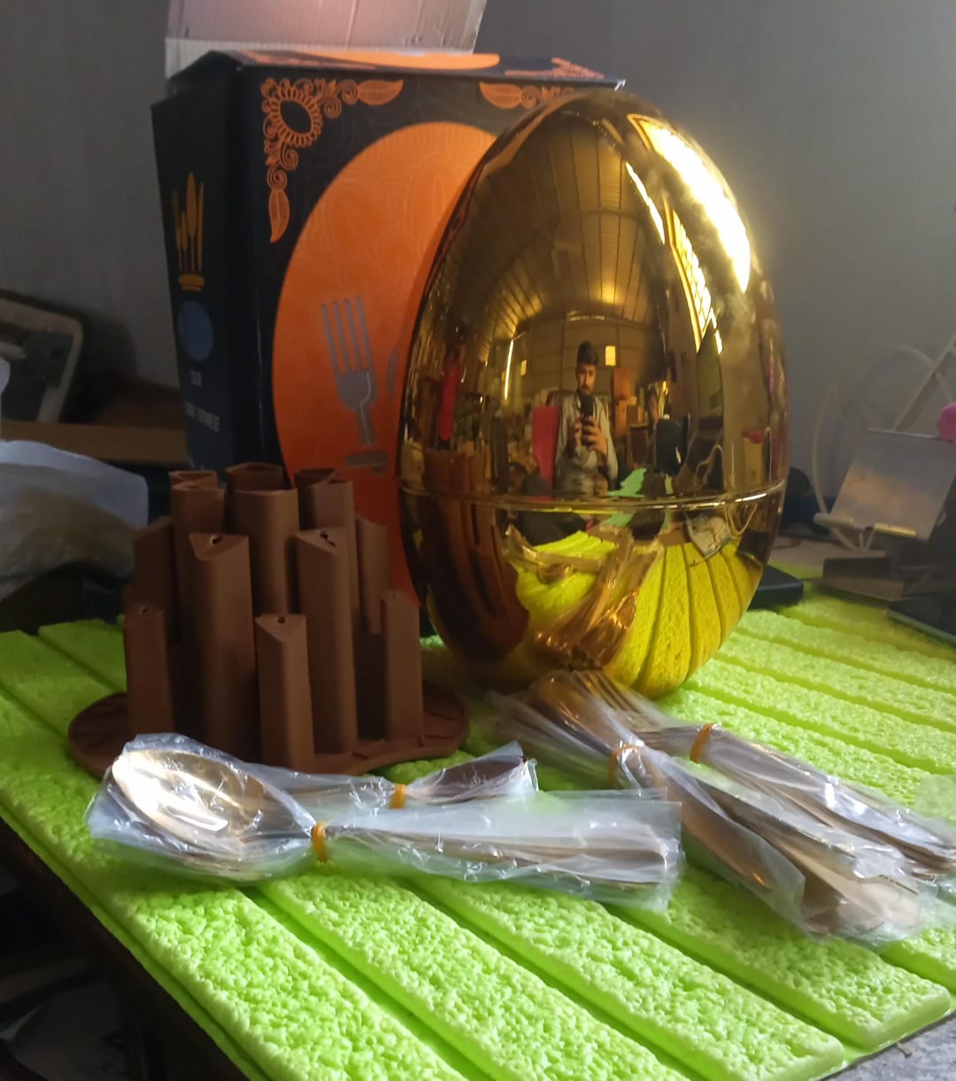 Premium Cutlery Set 24 Pcs with Oval Shaped Stand | Beautiful Stylish Oval Designed Cutlery Sets, Egg-Shaped Luxury Spoon Holder Set (Golden / 24 pcs set) Your Brand