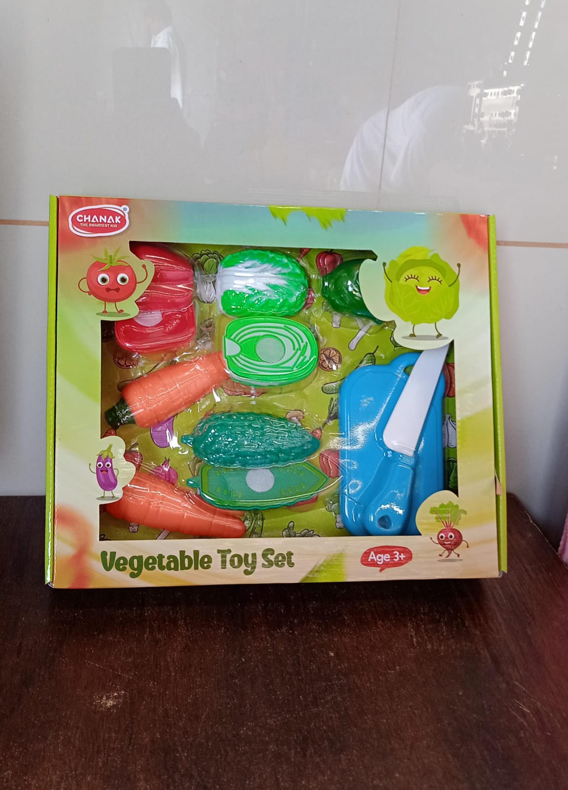 Realistic slice-able fruits and vegetables cut in 2 part play toy set Your Brand