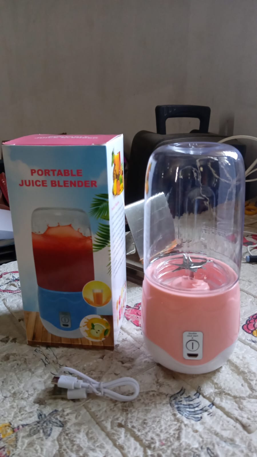 Portable Electric USB Juice Maker 6 blade Blender Grinder Mixer Personal Size, USB Rechargeable Mini Juicer for Smoothies and Shakes with Juicer Cup - 400ml Your Brand