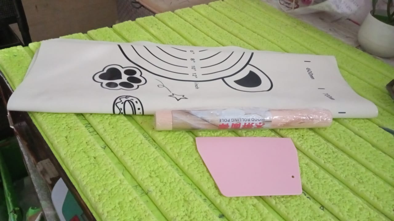 3 In 1 Low Silicone Baking Mat With Wooden Belan & Cake Scraper (3 Pcs Set / 70×50 CM) Your Brand