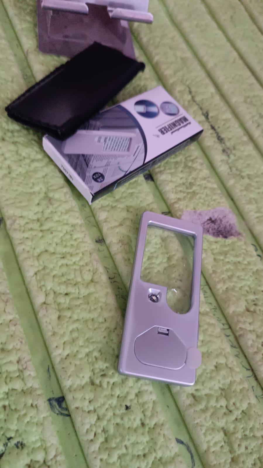 Magnifying Glass with Light, 3X 10X Pocket Magnifier (1 Pc) Your Brand