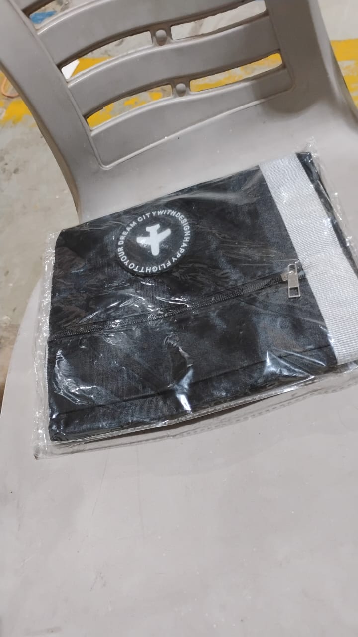 Travel Bag Foldable Luggage Large Zipper Bag (1 Pc) Your Brand