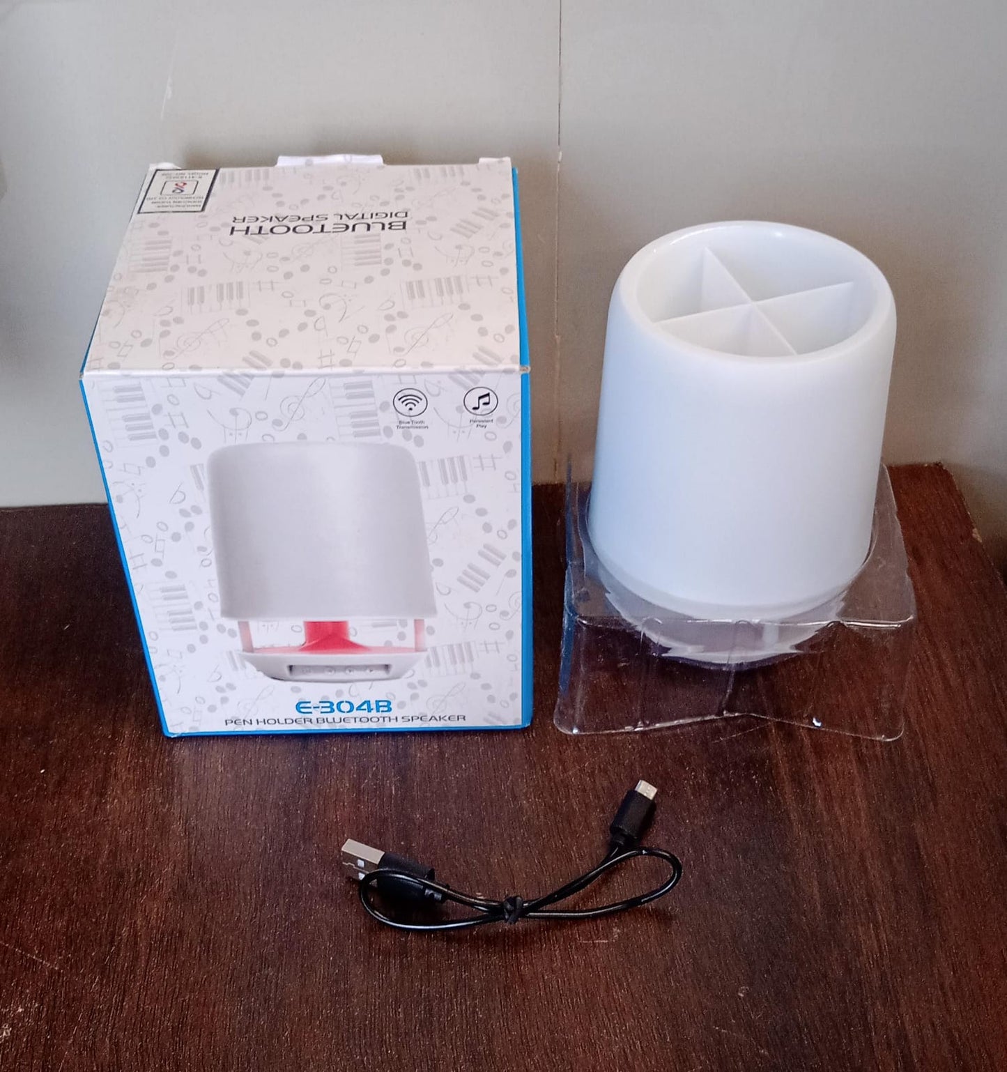 Multifunctional 4 Compartment Pen Holder with Bluetooth Speaker 5 W Bluetooth Speaker Laptop / Desk Speaker / Table Lamp / Night Lamp Smart Color Changing Pen Stand Wireless Bluetooth Speaker Your Brand