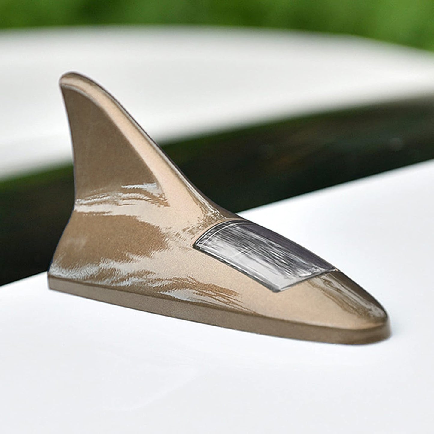Shark Fin Light With Remote, LED Signal Antenna Solar Shark Fin Car Roof Light Sensor Decoration Flashing Lamps, Solar Powered Radio Signal for Car Lamp Accessories (1 Pc)  Your Brand