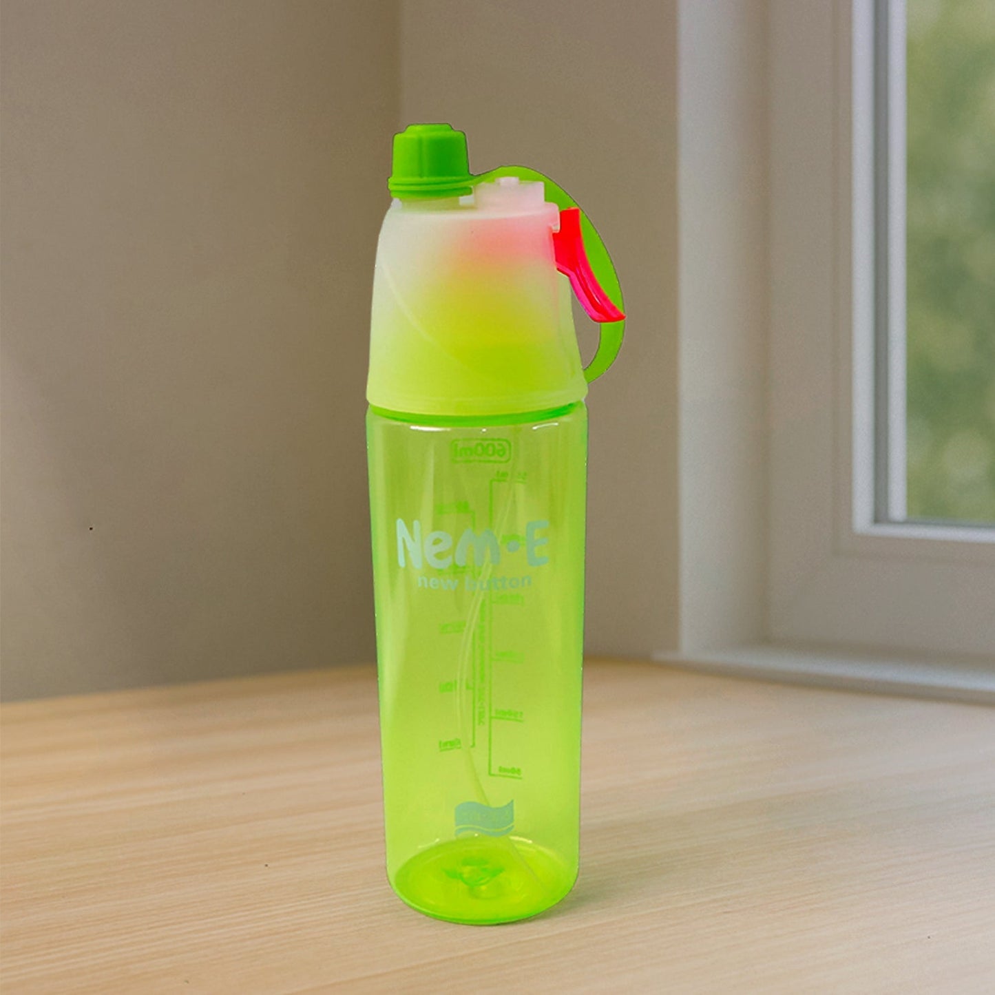 Plastic Sports Water Bottle – Dual Function with Built-In Mist Spray (600 ML)