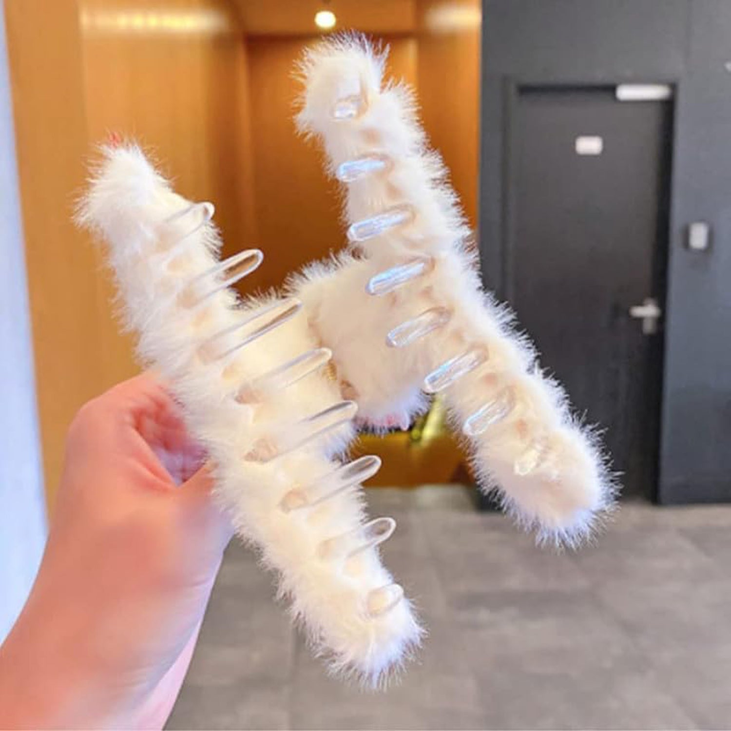 Large Plush Hair Claw Clips, Plastic Fluffy Hair Claw Hair (1 Pc / Mix Color) Your Brand