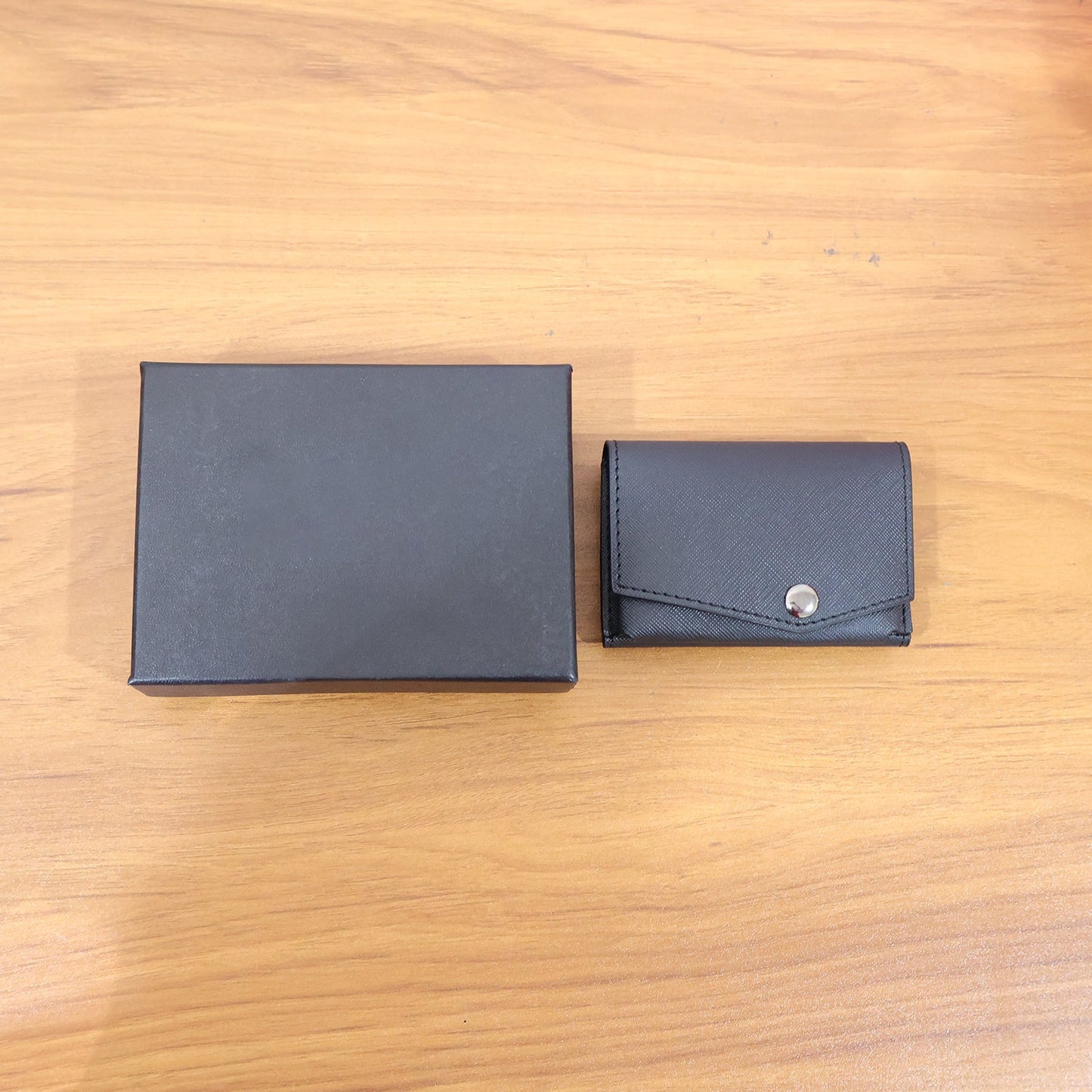 Compact multi-card wallet with secure snap closure
