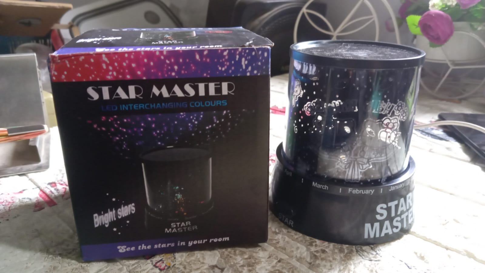 LED Projector Night Light Amazing Lamp, 3 Battery operated lamps, Rotation With the music Function, Master for Kids Bedroom Home Decoration Night Romantic Gift (Battery Not Included / 1 pc) Your Brand