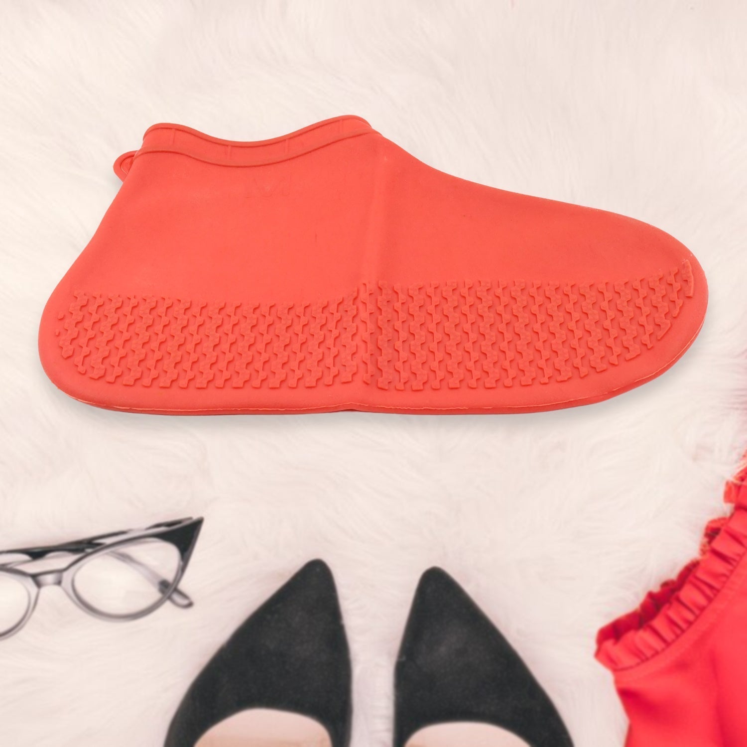 Non-Slip Silicone Rain Reusable Anti skid Waterproof Fordable Boot Shoe Cover (Medium Size / 1 Pair / Red) Your Brand