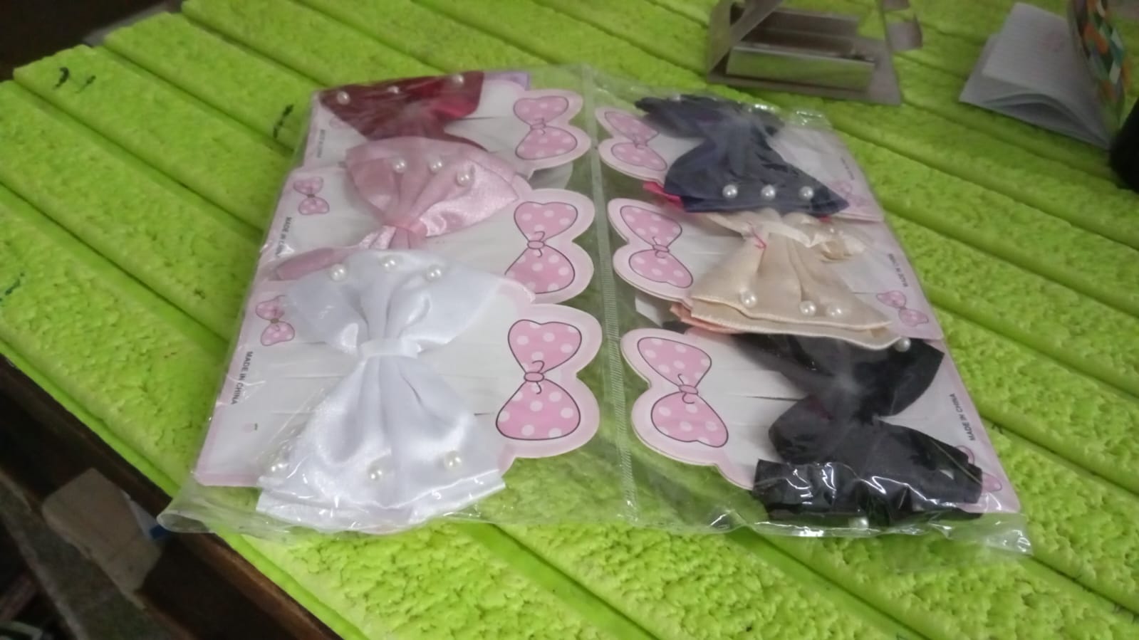 Hair Bow Knot Clip Suitable For Girls (1 Pc / Multicolour) Your Brand