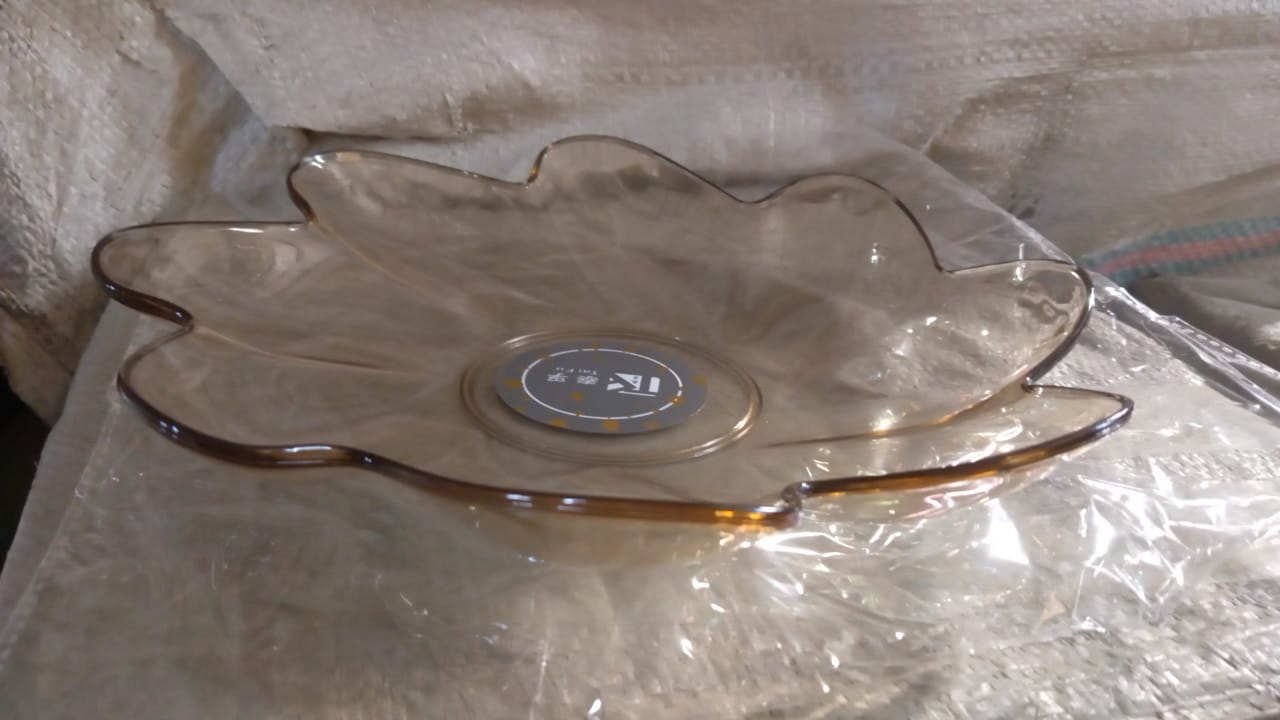 Flower Shape Kids Plastic Plate - for Dinner, Snacks & Party Supplies (1pc)