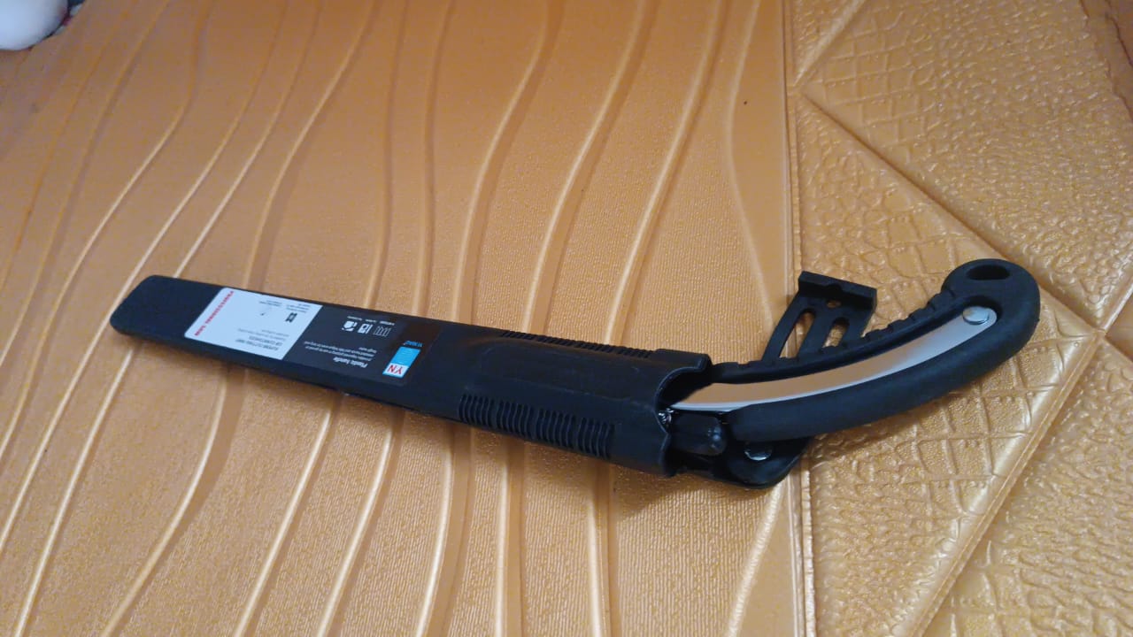 Hand Pruning Saw For Tree Branch Cutter (1 Pc / With Cover / 50 Cm Long) Your Brand
