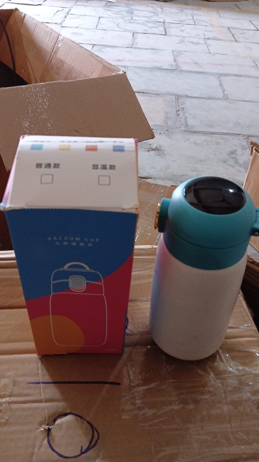 Smart Vacuum Insulated Water Bottle with LED Temperature Display (420 ML / Mix Design & Color) Your Brand