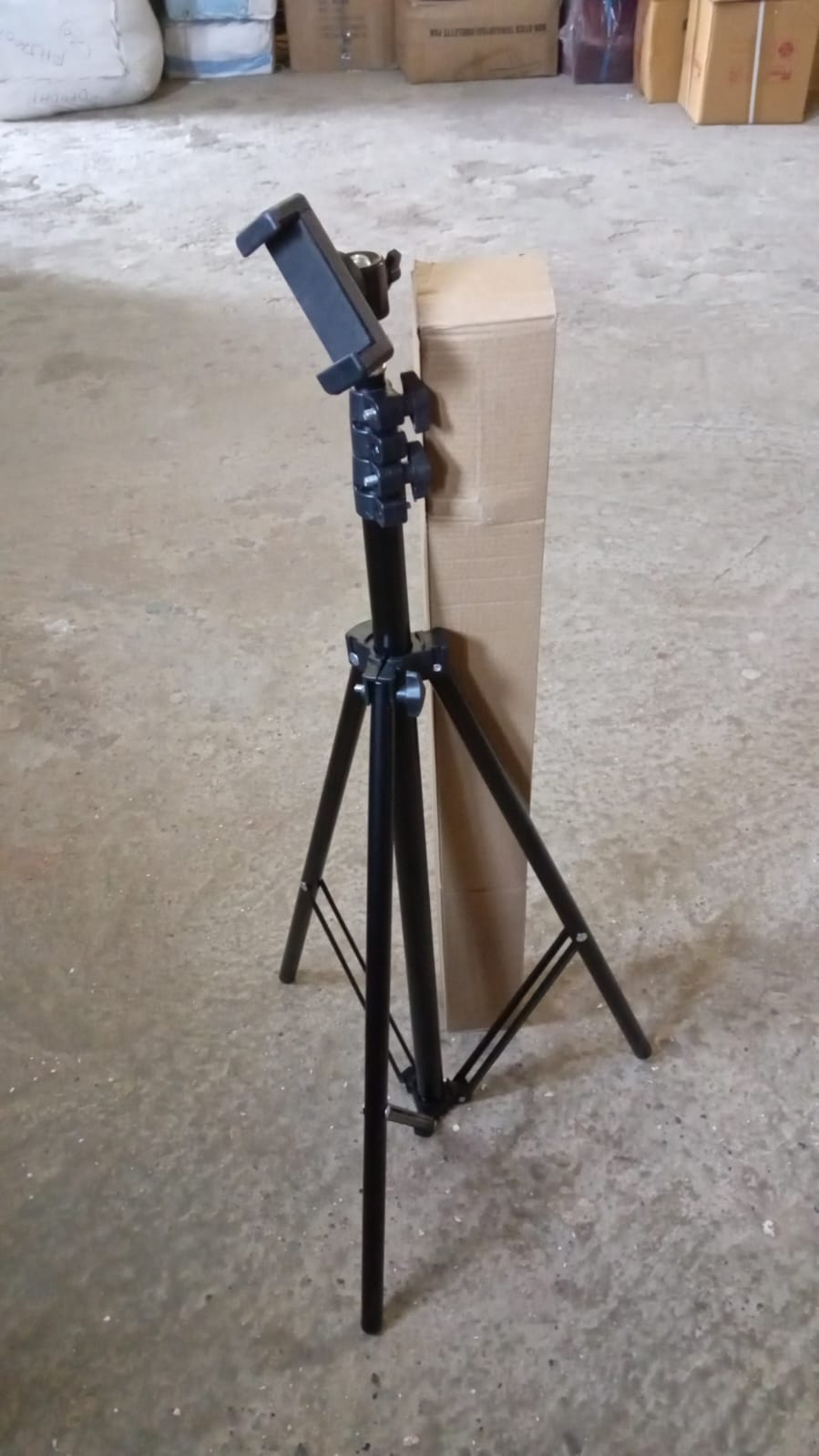 Professional Tripod with Multipurpose Head for Low Level Shooting, Panning for All DSLR Camera Photography Tripod Stand Folding Photo Stand Maximum Height 170 Cm Your Brand