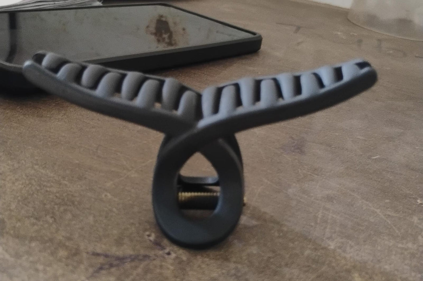 Plastic Hair Claw Clips Strong Clips (1 Pc / Mix Design & Color), Hair accessories (1 Pc / Mix Design & Color)